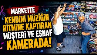 Markette Kendini Müziğin Ritmine Kaptıran Müşteri ve Esnaf Kamerada