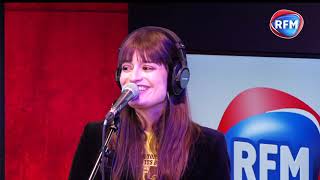 Clara Luciani chante &quot;La baie&quot; dans les studios de RFM