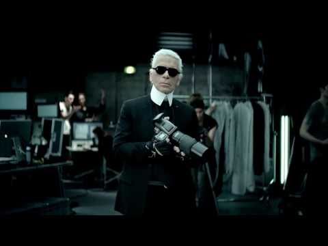 Karl Lagerfeld KLHCP13XPKMB iPhone 13 Pro Max 6,7" mėlyna/mėlynas kietas dėklas Oda Ikonik Karl's Head Metal video