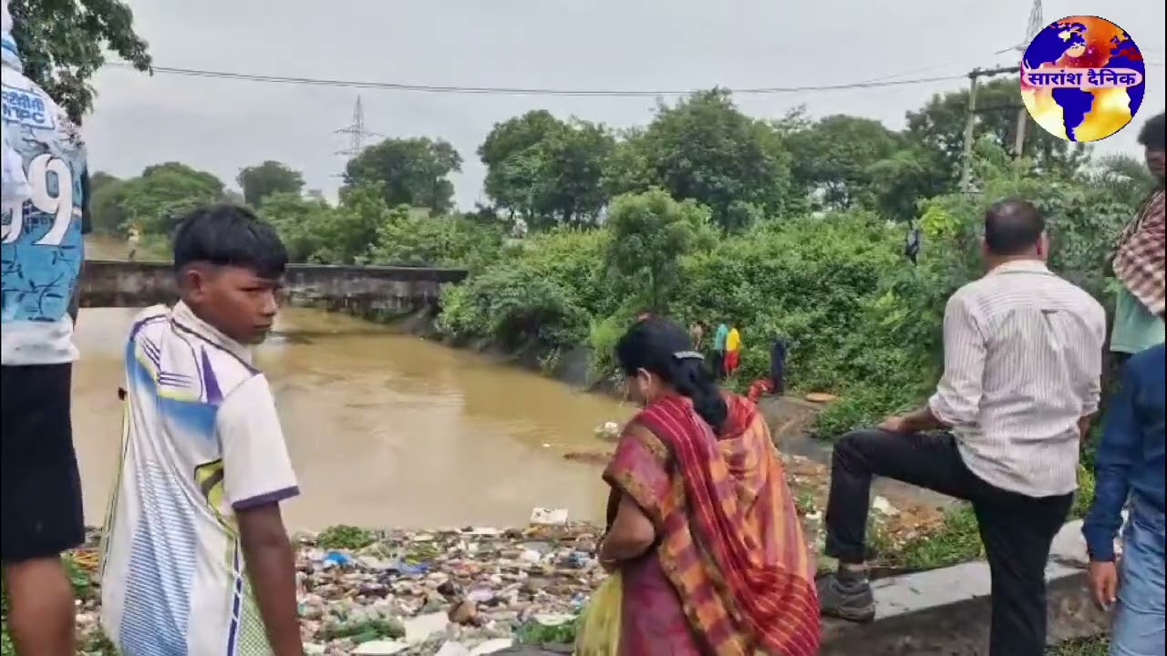 स्कार्पियो गई नहर के अंदर सवार मां-बेटे सुरक्षित