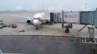 airplane bridge connecting