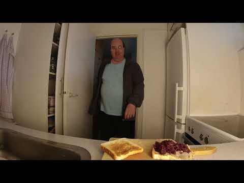 MongoTV_7854 - Min Frokost - RISTET TOASTBRØD Med LEVERPOSTEJ og OST