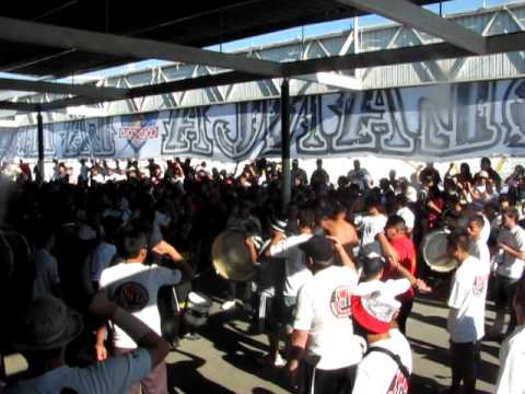 "LA BANDA CSD COLO COLO VS LA SERENA 11-03-2012" Barra: Garra Blanca &bull; Club: Colo-Colo