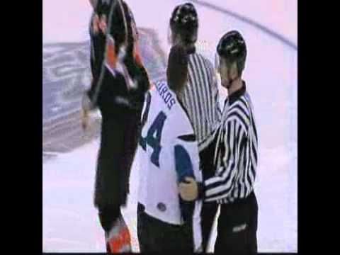 Carlyle Lewis vs Robin Richards