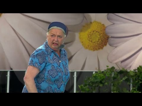 Siw Carlsson avbryter Lotta och rockar loss till Go Augustina go - Lotta på Liseberg (TV4)