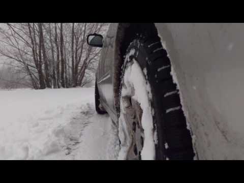 Lexus IS200 snow drift