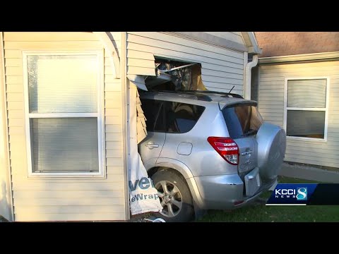 84-year-old Des Moines displaced after car crashes into home