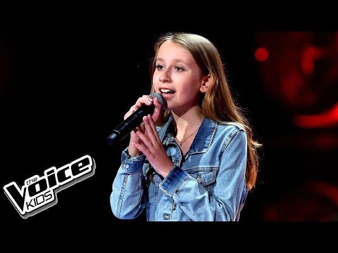 Guzki na stopach Wzrost na palcu dziecka