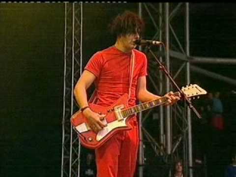 The White Stripes - Little Room, Dead Leaves And The Dirty Ground. Glastonbury 2002. 1/16