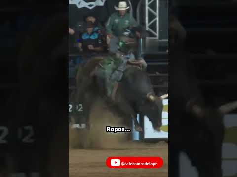 O Touro “Redneck” Sobe na Vertical na Grande Final de Santa Mariana! 😱🔥 #emoção  #rodeioemtouros