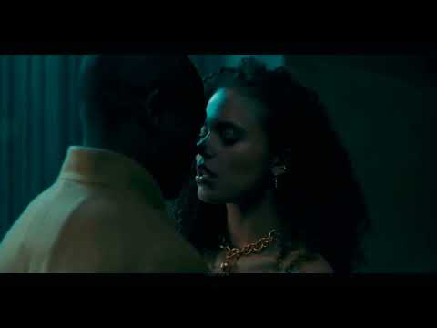 The Girl Before Season 1 Emma and Edward kiss "You look perfect"😍