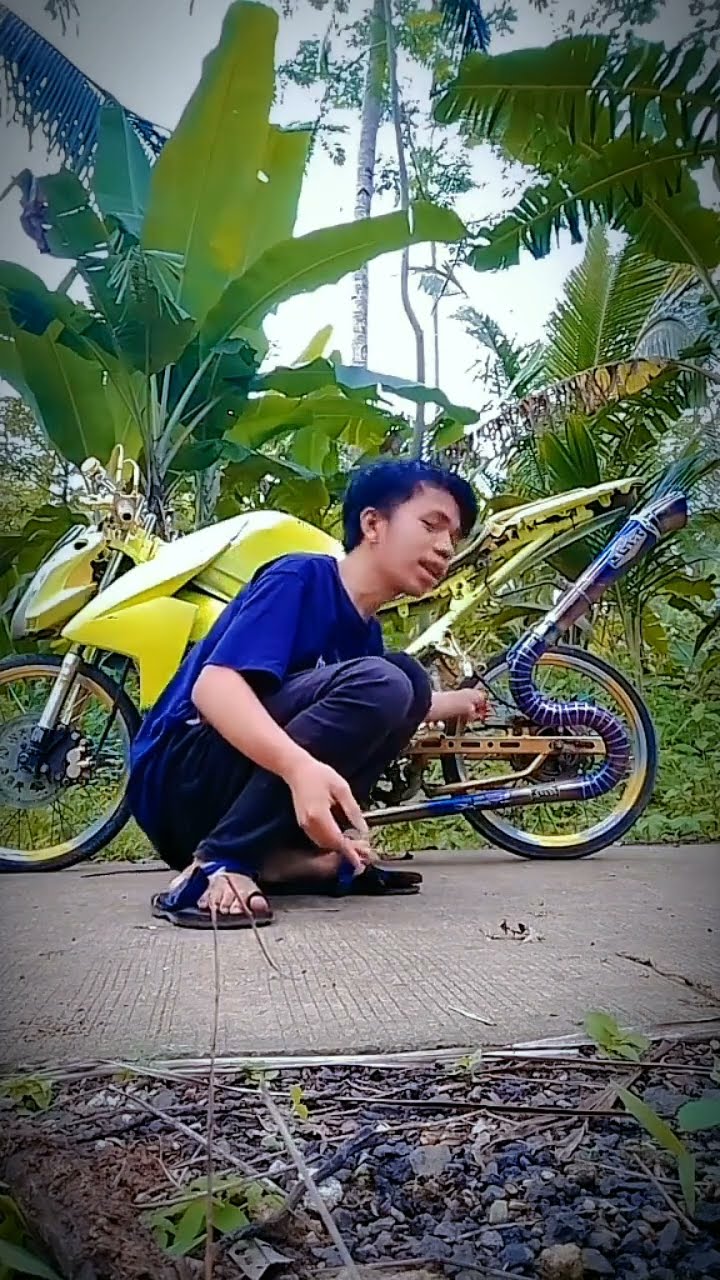 Vixion jari-jari dengan modifikasi yang bikin terpukau! Bisa jadi inspirasi buat kamu yang penggemar otomotif. 🚀✨