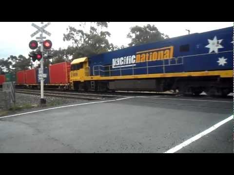 G351 DL41 & NR59 to Leeton/Griffith at Mangalore 27/2/2012