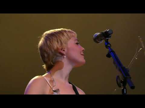 Maggie Rogers & Del Water Gap - "New Song" (Live in Boston)