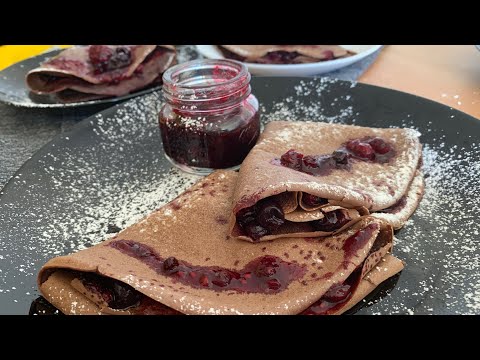 Clatite cu cacao si fructe de padure / Chocolate crepes forest fruit - Easy Chocolate Crepes Recipe
