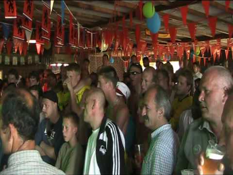 D.S.V.D. toernooi mei 2009 prijsuitreiking met ons elftal lied en kontje blauw haha!