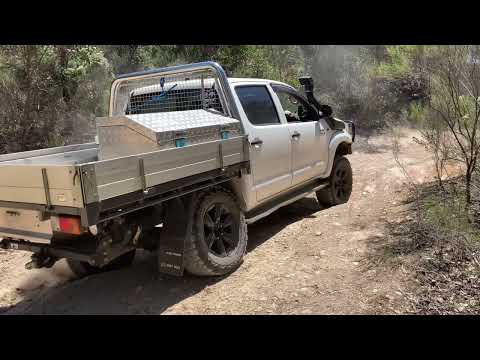 HARROP EATON DETROIT TRUETRAC 2wd INITIAL TEST ON HILUX 20psi Tyre Traction