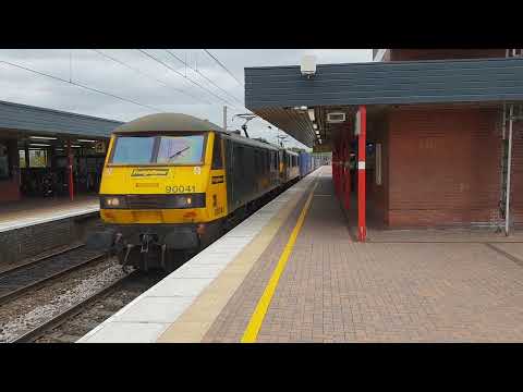(HD) 90041+90044 passing Wigan North Western working 4S44 17/8/2018