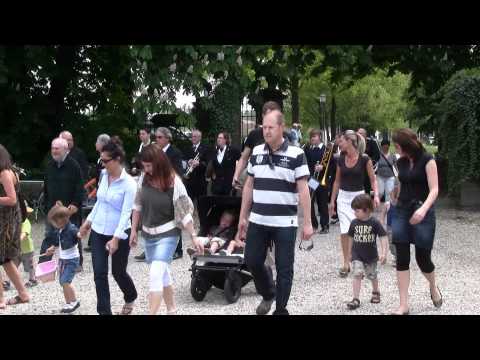 Amstenrade  Paaseieren rapen 2011.l HD