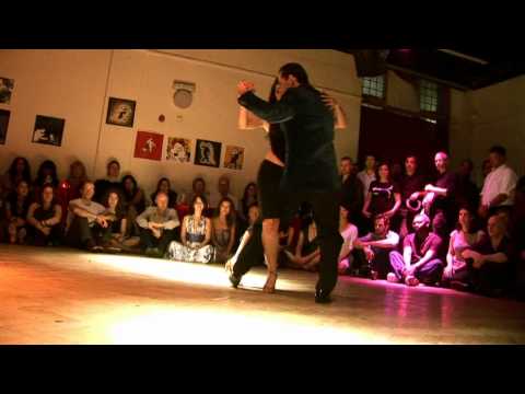  Ezequiel Paludi  and  Geraldine Rojas  are  dancing  to  the  tango  "  Uno  "