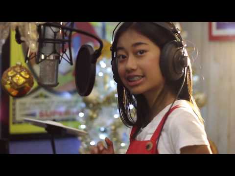 Alena Gracia - Santa Claus Is Coming To Town (Official Video)