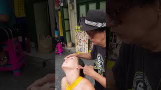 Download lagu The most awkward street massage ever 😂 #massage #funny #short #massage mp3