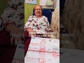 Le llegaron regalos a doña Malena la abuelita de la Coca