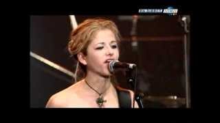 Katy rose - Europe 2 live     in Paris.  Full show.     06_06_2004