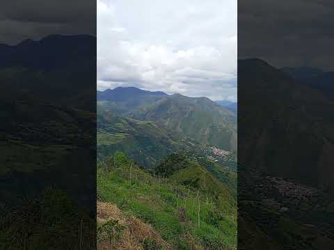Vista impresionante de las montañas de Peque Ant; desde el Sector Las Golondrinas vereda Toldas