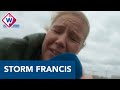 Met windkracht negen kun je lekker uitwaaien op het strand - OMROEP WEST