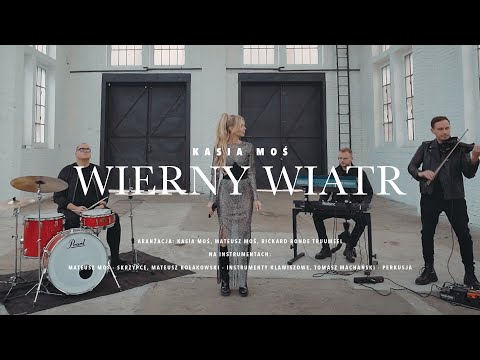 Kasia Moś – WIERNY WIATR  / Karin Stanek (Official Video)