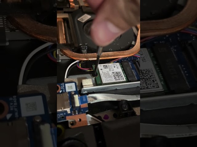 Vídeo relacionado con 1 par de Antena IPEX 4 MHF4 de 2,4 GHz, 5 GHz, 3 dBi, Antena WiFi Interna para portátil M.2 NGFF Module 7265 8265 9260 9560 AX200 AX201 WiFi 6 Cable de Antena 50/72 cm