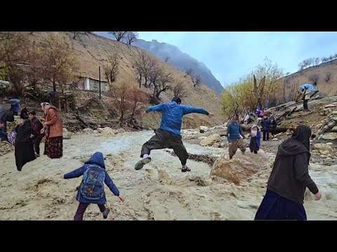 A few steps to disaster! When the rain became dangerous, the students were caught in the flood route