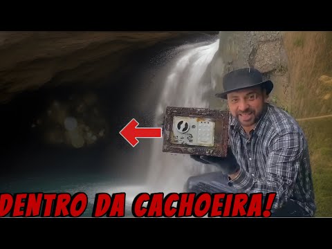 Unbelievable Treasure Found Behind Secret Passage in Waterfall! 💎