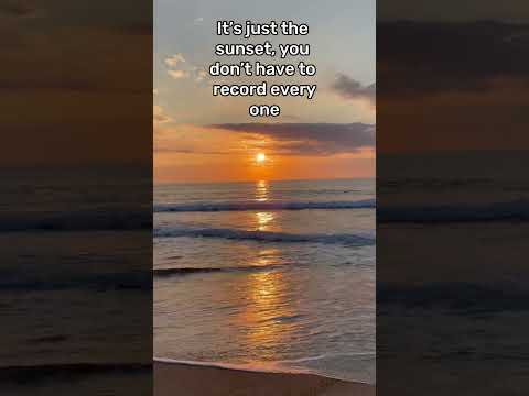 Hashtag I break for sunsets. Anyone else absolutely obsessed with sunsets and sunrises? Cuz same 🌞