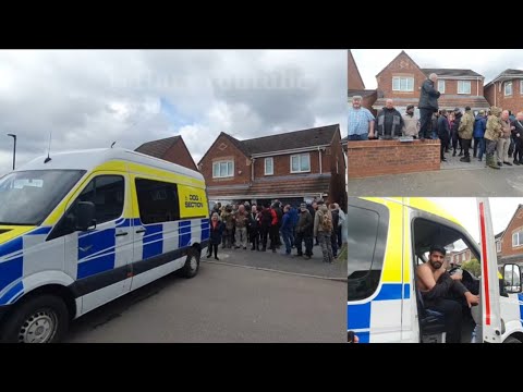Security Removed!! The People help Derby family get back into their home. #Derby #Police part 1