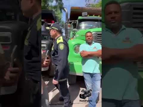 Protesta de volqueteros en Manaure provoca bloqueo vial y tensión por falta de empleo local.