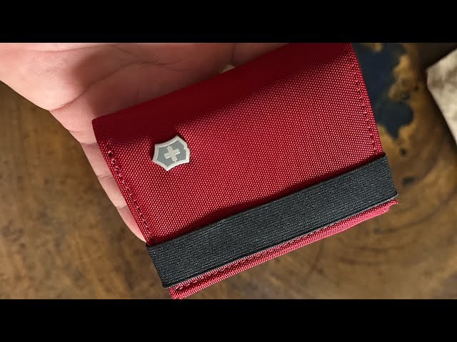 Vídeo relacionado con Riverdale High School EST 1941 Archie Cartera Tri-Fold Bolsillo para Monedas & Tarjetero, Azul