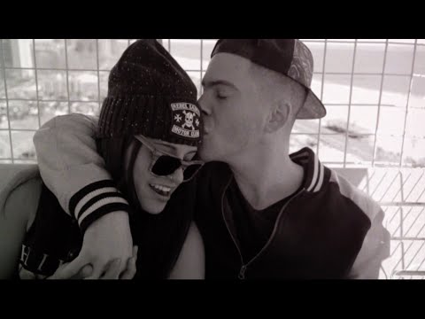 Kiki Rowe - Look Who's Alone (Official)