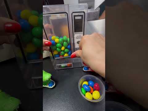 MY PERSONAL MINI VENDING MACHINE SO CUTE AND HOLD M&M CANDIES LOVE IT 😍 #shorts #miniature #toys