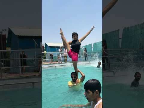 One leg balance in pool #gymnast #acrobatics #stunt #pool #couplegoals #acrobatics #stunt #streching