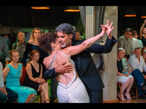 Sigrid Van Tilbeurgh & Daniel Tuero dancing "Ya lo ves" from Juan Villarreal