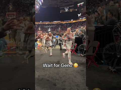 Geno Auriemma shaking his head at half up 10 👀 #Uconn #wbb #marchmadness #duke