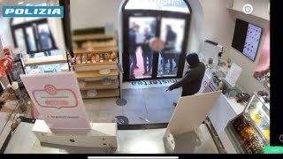 Monza, le immagini del 14enne che tenta rapina in un negozio: arrestato