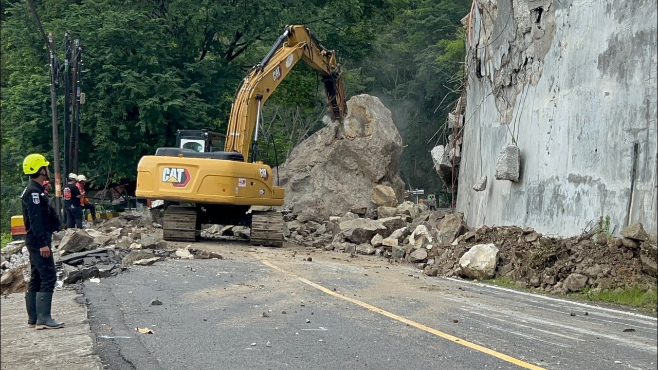 Batu Raksasa 68 Kubik Digempur Breaker, Akses Trenggalek–Ponorogo Dikebut 2 Hari