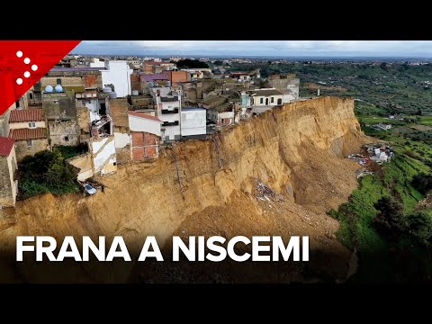 Niscemi, la frana si estende e si fa impressionante. Crollano altre case, estesa la zona rossa