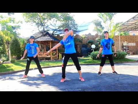 Senam  Turun Naik Oles Trus By Fresh Boy Ft Blasta Rap Family Choreo By Chenci At WKM Garden Borneo