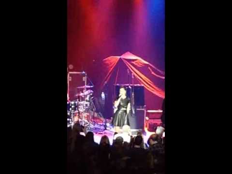 Cassadee Pope - Behind These Hazel Eyes (Kelly Clarkson cover) - Royal Oak, MI, 02/05