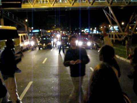 Manifestantes contra desregulamentação dos jornalistas na PUCRS