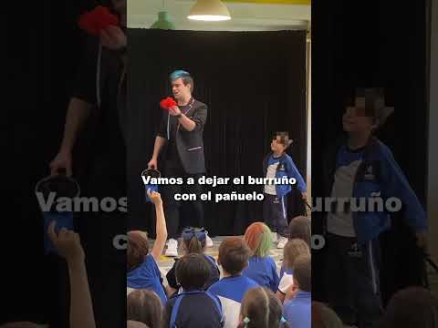 Se rinde porque no le miro ???? #magia #humor #magoparacolegios #comedia
